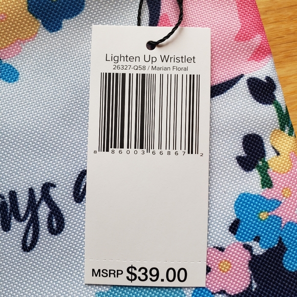 NWT Vera Bradley Lighten Up Wristlet - Picture 4 of 6